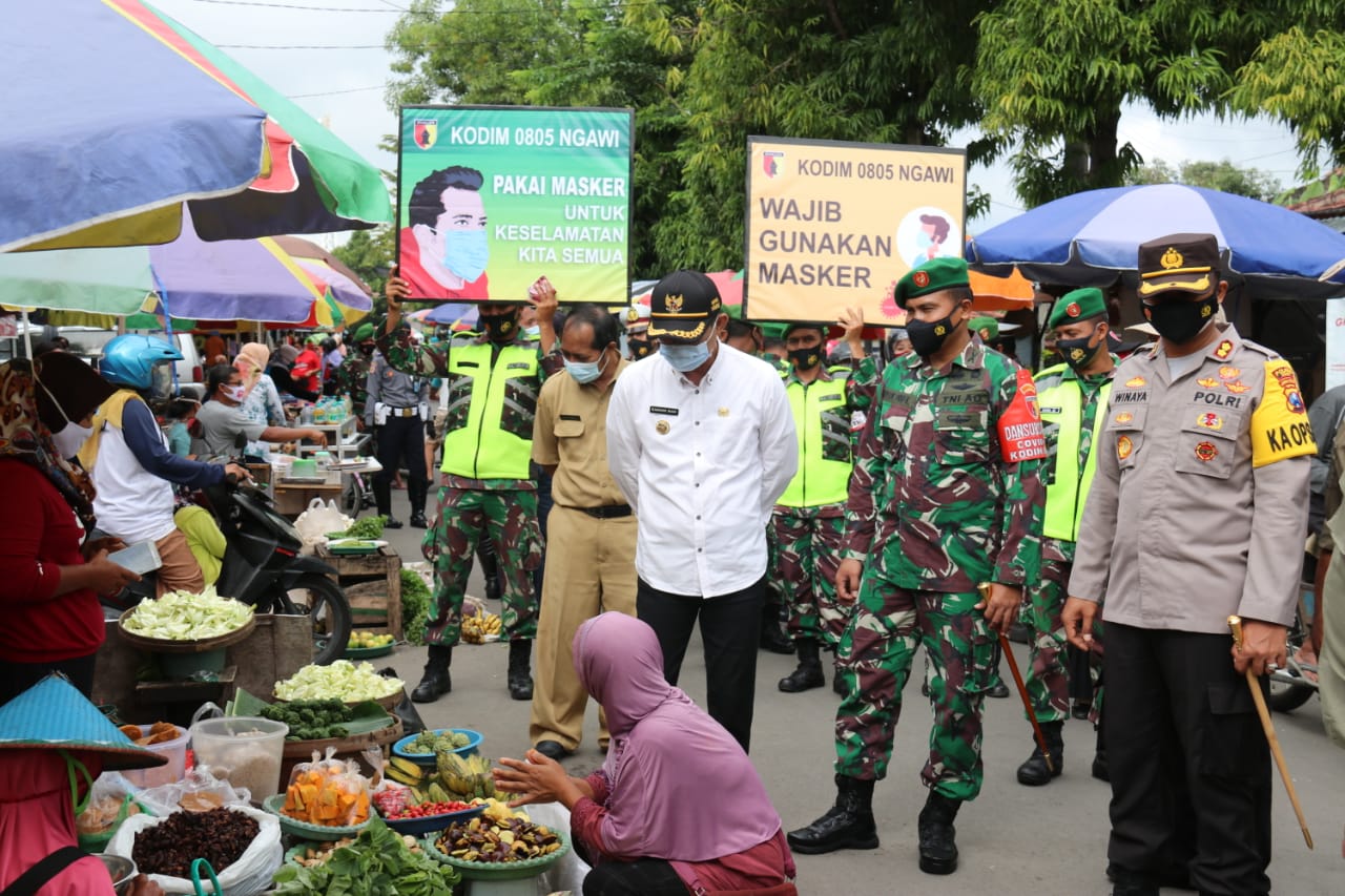 Dandim Ngawi Pimpin Apel Gelar Pasukan  Operasi Penegakan Pendisiplinan Prokes Di Wilayah Kab. Ngawi