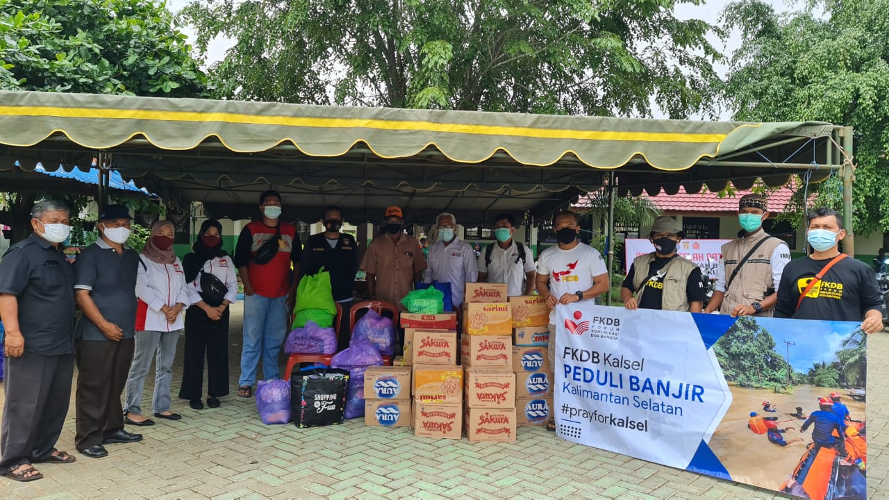 Polda Kalsel Sampaikan Ucapan Terimakasih Kepada Tim Peduli Banjir FKDB