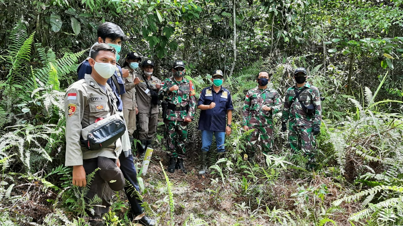 Satgas Yonif 642 Bersama CIQ Laksanakan Patroli Bersama