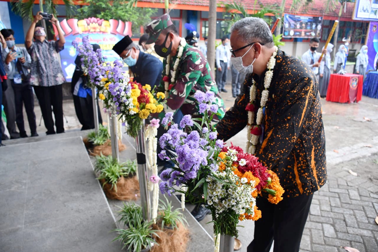 Danrem 081/DSJ Resmikan Joglo Brawijaya dan Logo Jurusan SMAN 1 Nganjuk