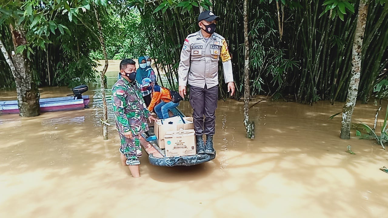 Selain Monitoring Wilayah, Babinsa Lesabela Bantu Warga Dapatkan Pelayanan Kesehatan