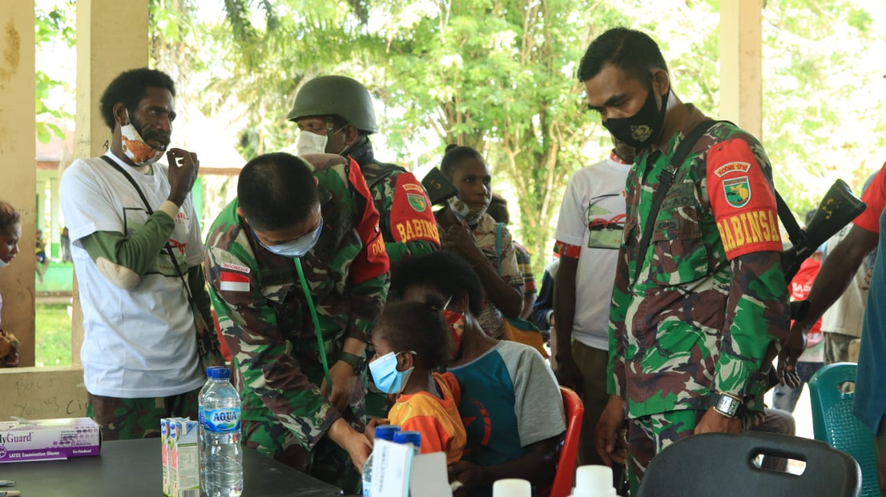 Kogabwilhan lll Gelar Baksos dan Pengobatan Massal di Kampung Nayaro Distrik Mimika Baru