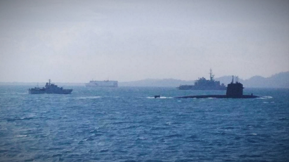 Passing Exercise TNI AL dan Kapal Perancis di TSS Selat Sunda