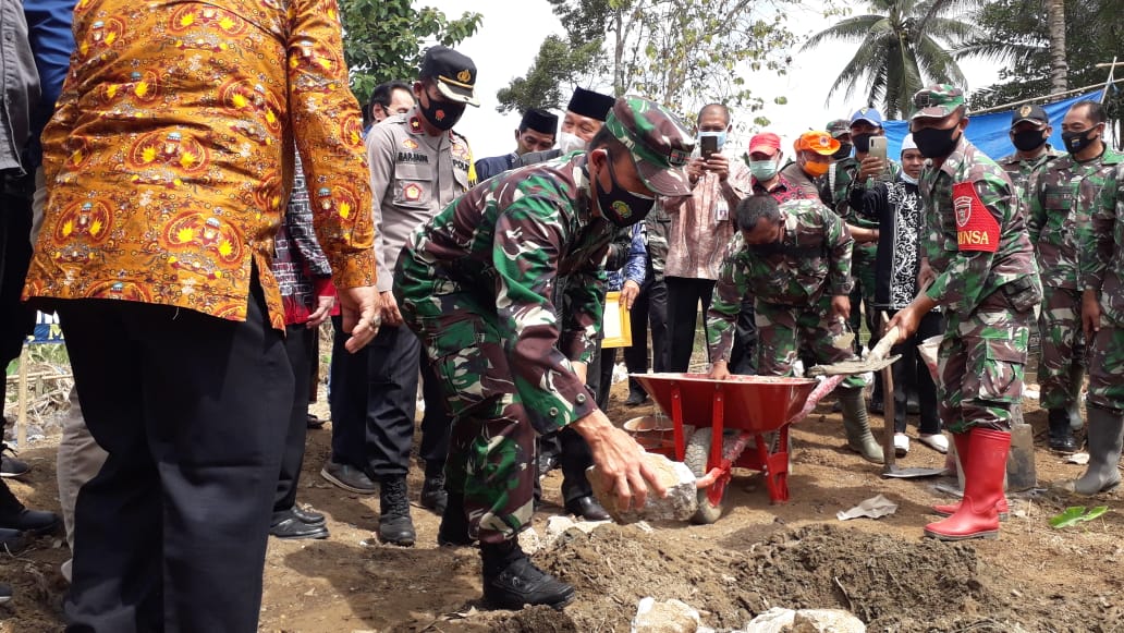 Dandim Barabai Hadiri Peletakan Batu Pertama Pembangunan Langgar Nor Hidayah