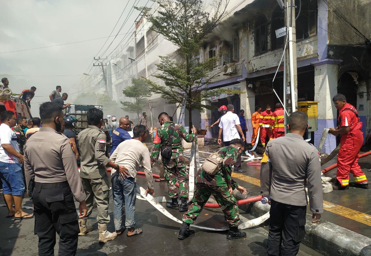 Prajurit Lanud Mus Bantu Insiden Kebakaran di Daerah Perdagangan Kota Sabang