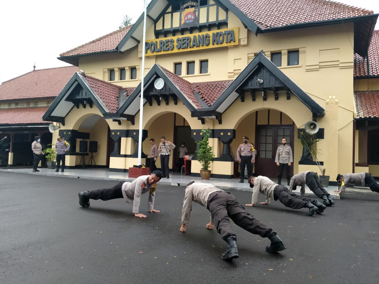 Cara Polres Serang Kota Perkuat Imun Tubuh Di Tengah Pandemi Covid-19