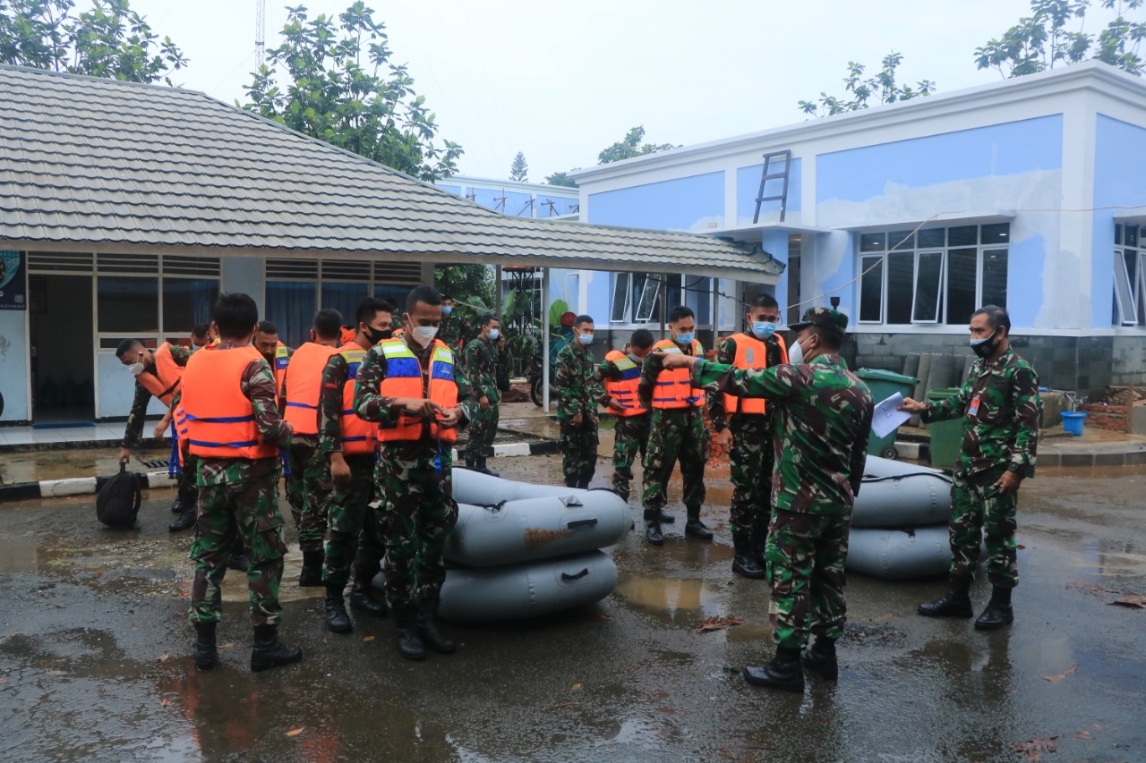 Bantu Korban Banjir di Cipinang Melayu, Lanud Halim dan Yonko 461 Paskhas Kerahkan Personelnya