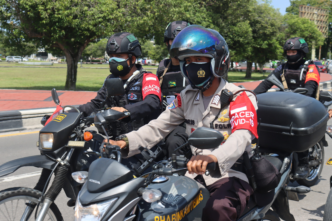 Gelorakan Gerakan Maskerisasi, Polda Kalteng Bersama Korem Bagikan Masker Ke Masjid di Palangka Raya