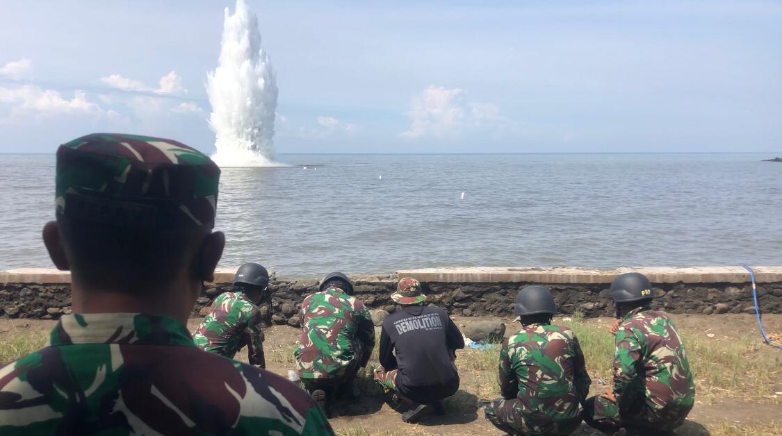 Prajurit Satuan Kapal Ranjau Koarmada II Laksanakan Latihan Demolisi Bawah Air