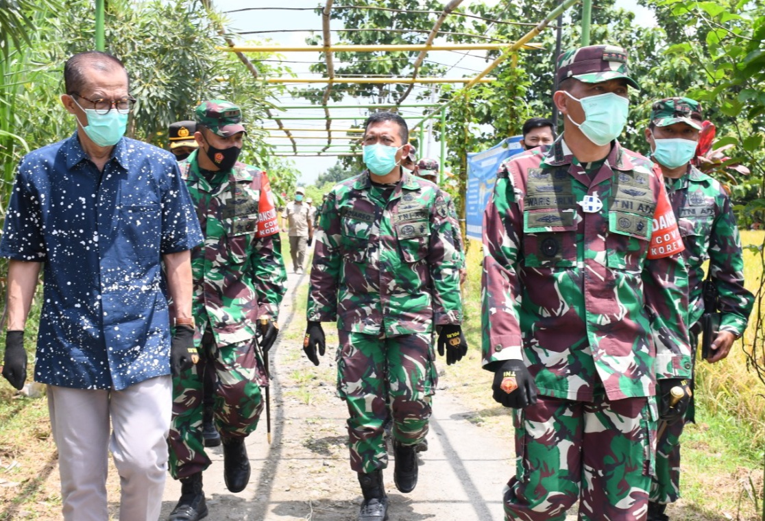 Hadiri Penilaian Posko PPKM Skala Mikro, Danrem 081/DSJ : Ini Upaya Kodam V/Brawijaya Dalam Pengendalian Covid-19