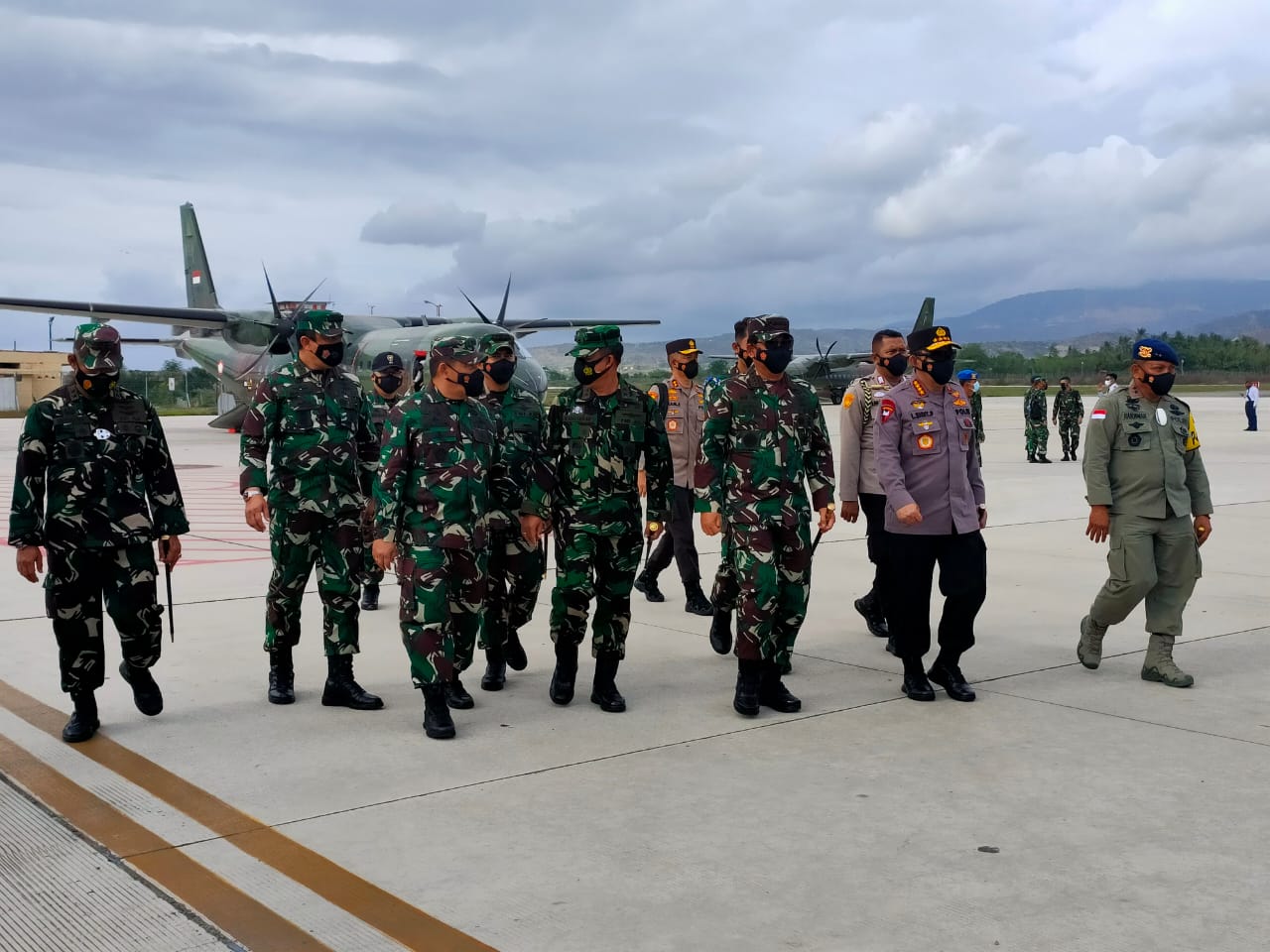 Pangkoarmada II Dampingi Panglima TNI Tinjau Kondisi Keamanan Di Palu