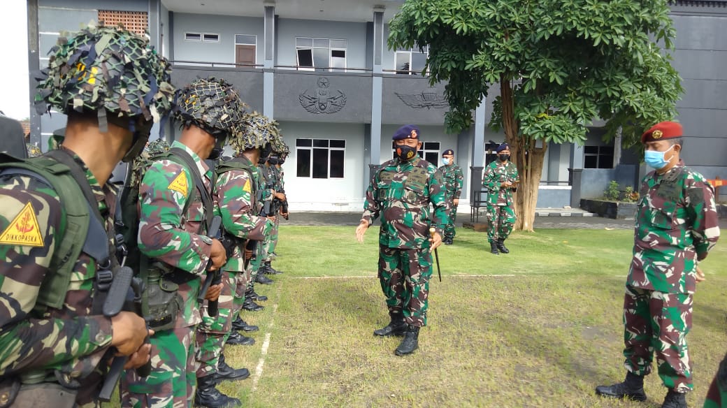 Komandan Kodikopsla Kodiklatal Lepas Lattek Siswa Dikkopaska Angkatan XLIV TA 2020