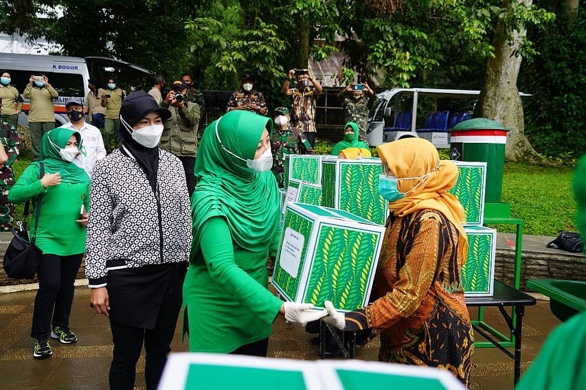 Ketua Persit KCK XVIII Dim 0608 Dampingi Baksos Ketua Persit KCK PD III/Siliwangi di Wilayah Bogor