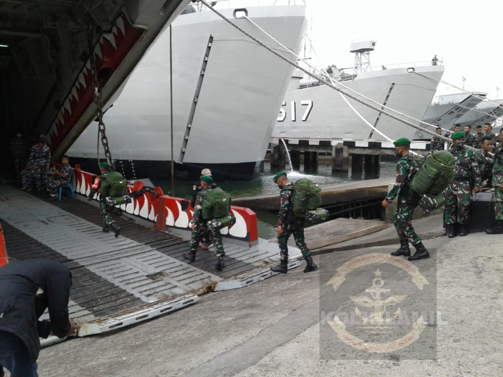 KRI Teluk Hading-538 Angkut 450 Prajurit Yonif Mekanis 512 ke Papua