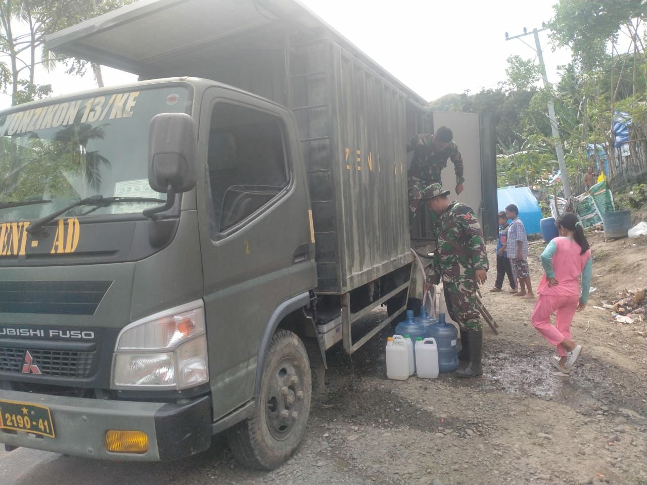 Pendistribusian Air Bersih Masih Terus Dilakukan TNI AD