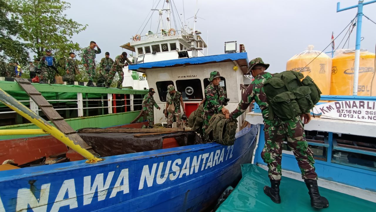 Gunakan Kapal Dinar Lisna, Personil Satgas TMMD Kodim Boven Digoel Tiba di Lokasi TMMD