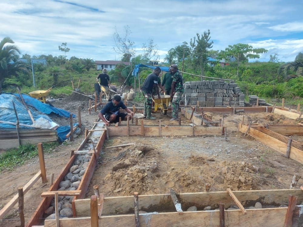 Satgas TMMD Awali Pembangunan Rumah dengan Pengecoran Pondasi