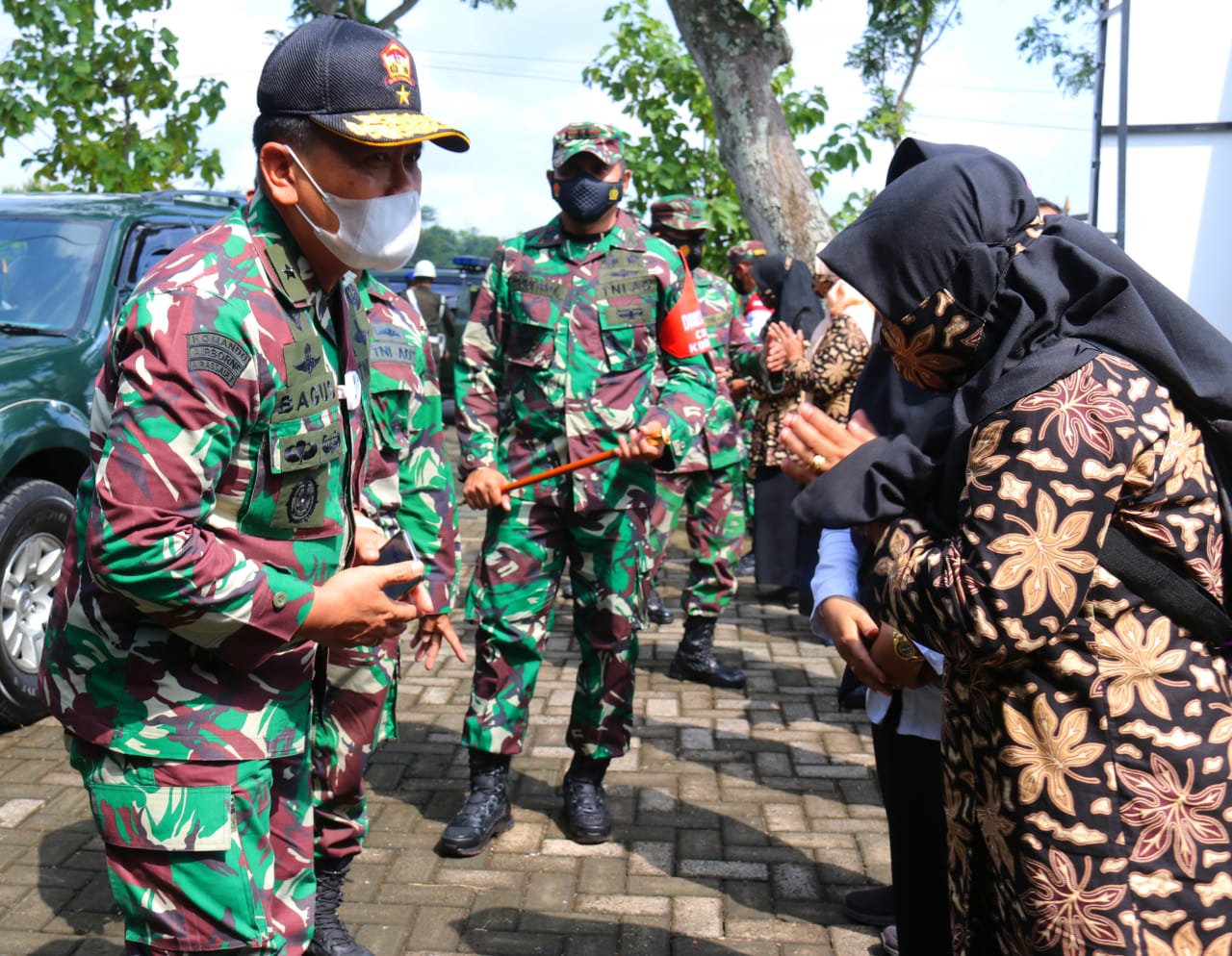 Dandim Ngawi Dampingi Kapok Sahli Kodam V/Brw Tinjau PPKM Mikro Di Wilayah Ngawi