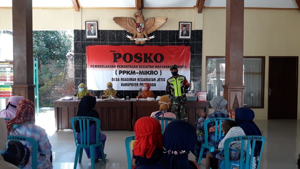 Posyandu Saat Pandemi, Babinsa Kodim 0802/Ponorogo Sosialisasikan Tentang Penanganan Gizi Buruk dan Protokol Kesehatan