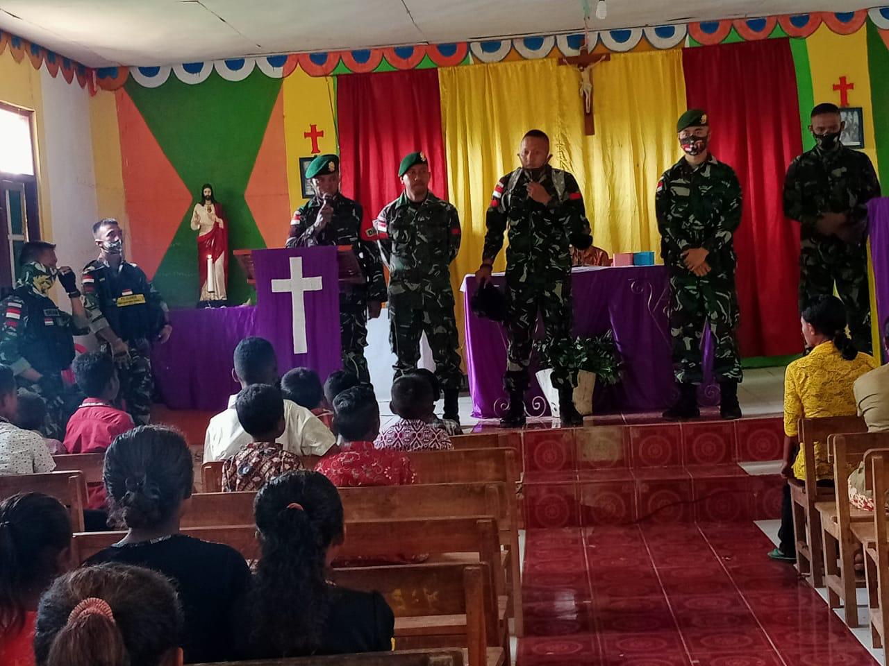 Satgas Pamtas RI-RDTL Sektor Barat Yonarmed 6/3 Kostrad Berkunjung ke Gereja