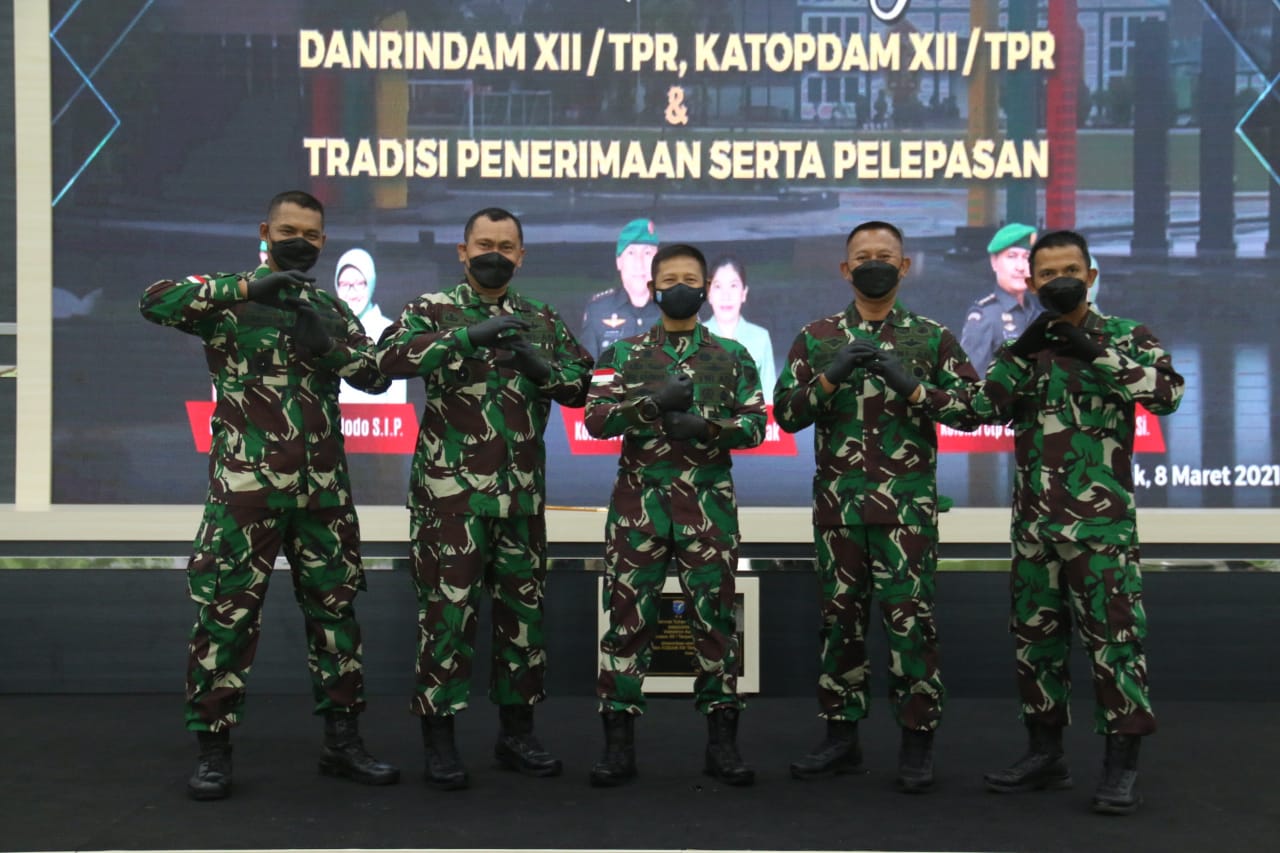 Pangdam XII/Tpr Pimpin Sertijab Danrindam dan Katopdam