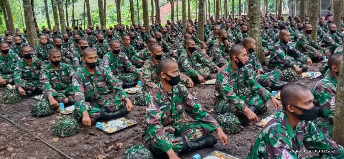 Kasal Beri Pembekalan Siswa Dikmata TNI AL Angkatan XL/2 Saat Lattek Berganda di Puslatpur Purboyo