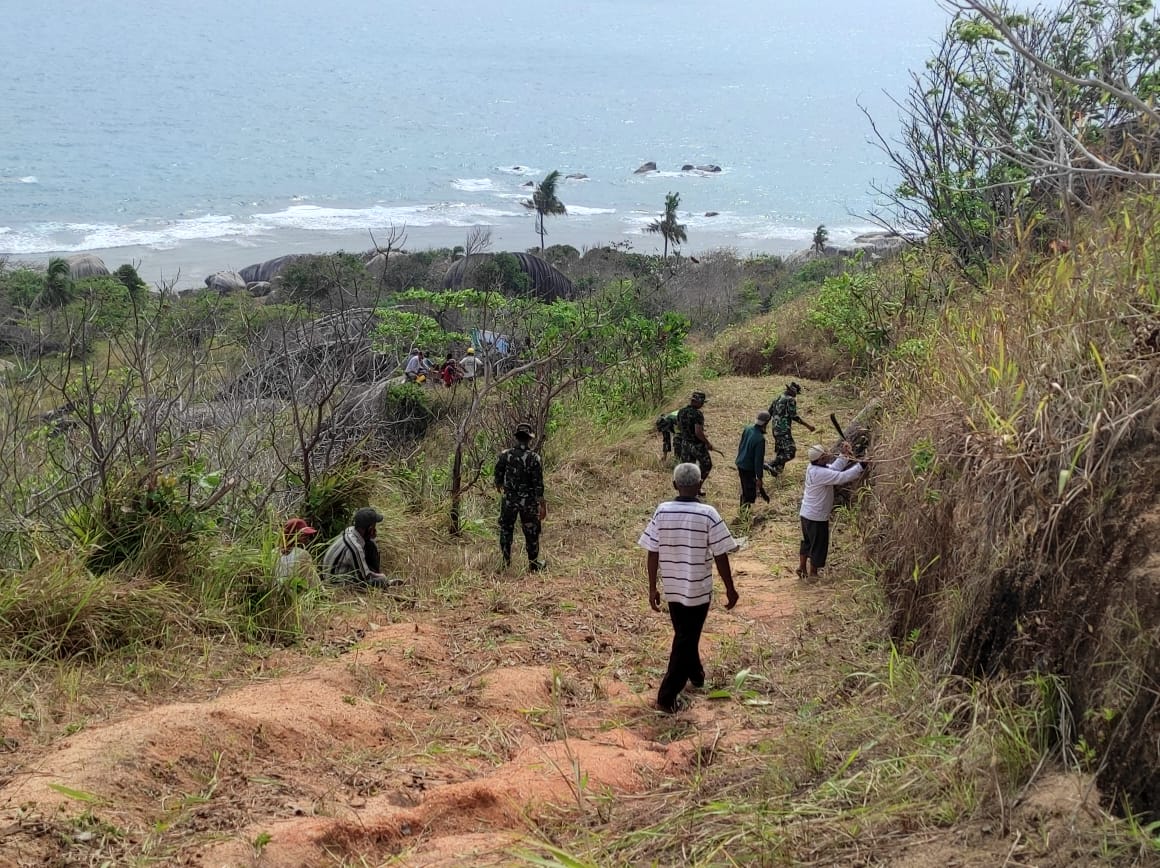 Sasaran Non Fisik TMMD 110 Kodim 0318/Natuna, Pembersihan Kawasan Objek Wisata Salah Satu Situs GEOSITE Senubing