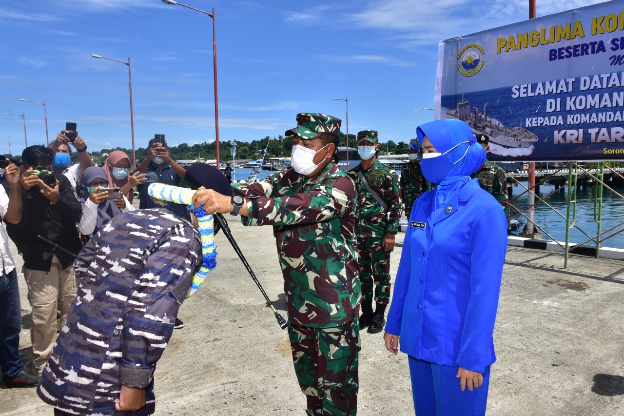 Pangkoarmada III Sambut Kedatangan KRI Tarakan-905 Perkuat Satuan Kapal Bantu Koarmada III