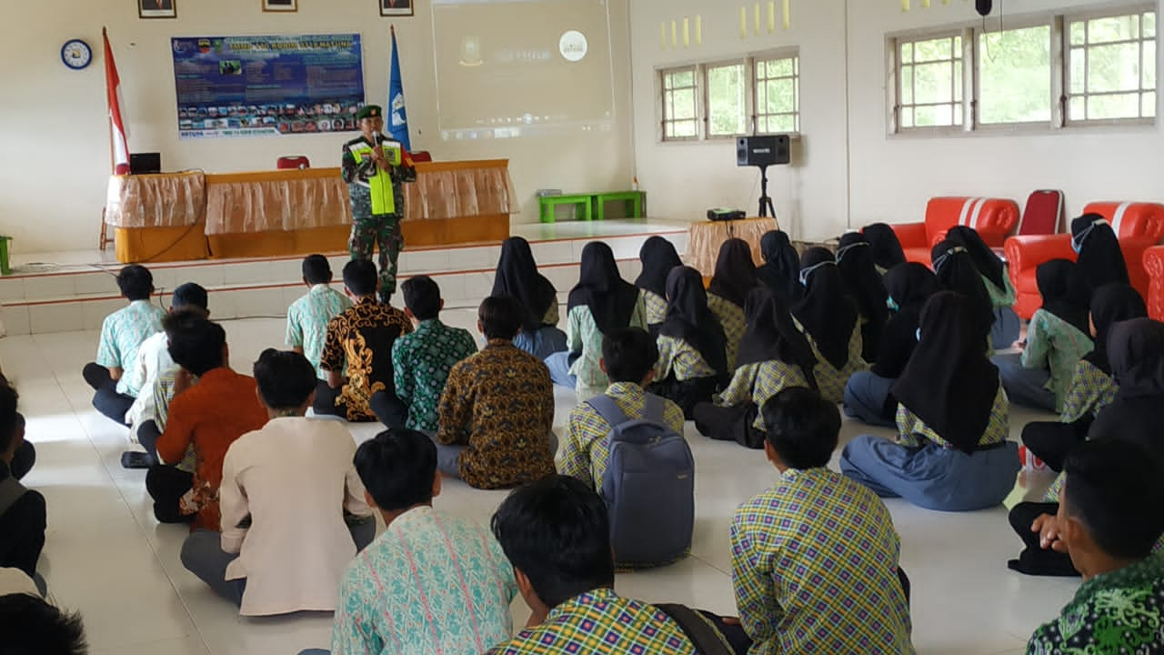 Penyuluhan Geopark Dan Penanganan Sampah Di SMP Negeri 1 Pulau Tiga Barat