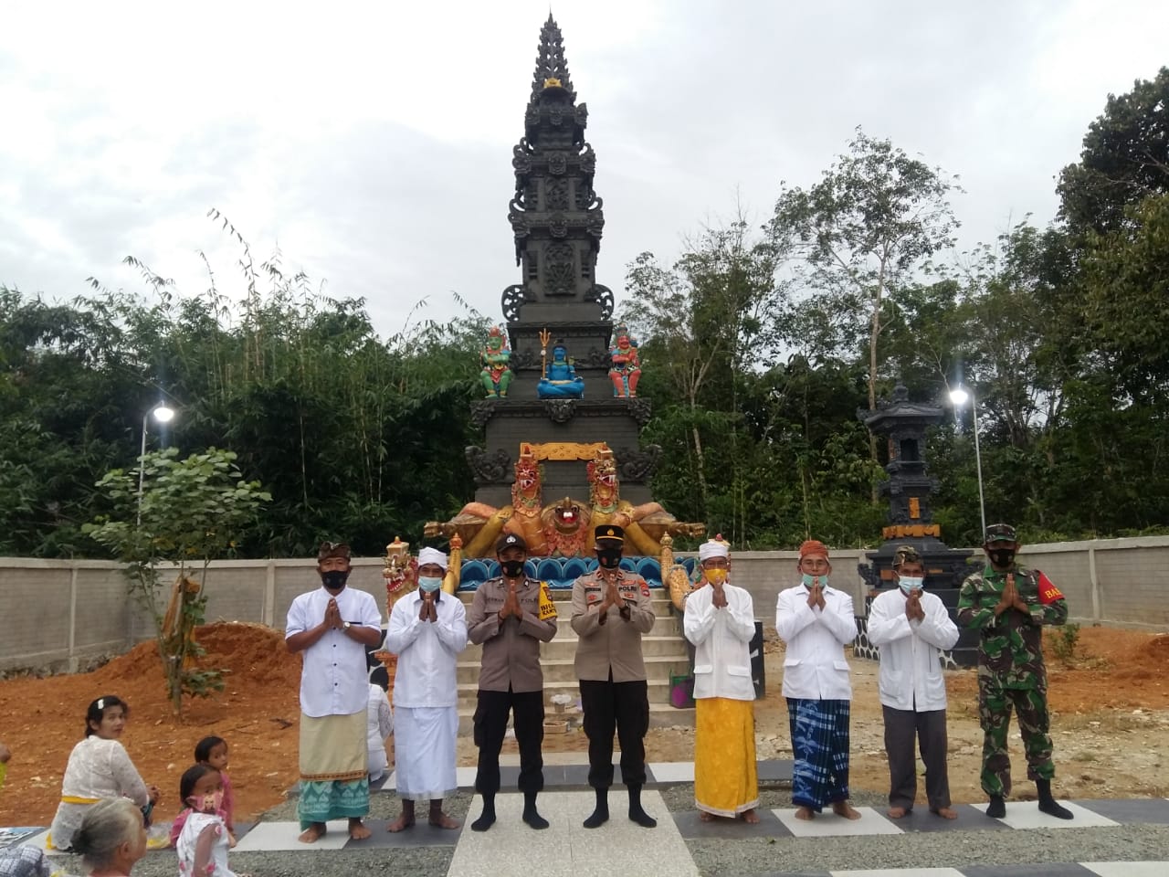 Persembahyangan Tilem Umat Hindu di HST Mendapat Pengamanan TNI-Polri