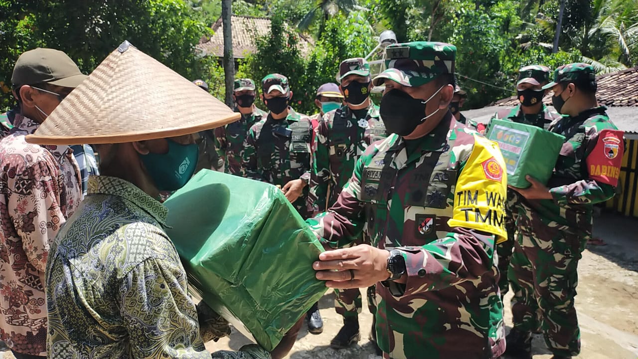 Danrem 081/DSJ Dampingi Tim Wasev Tinjau TMMD di Pacitan