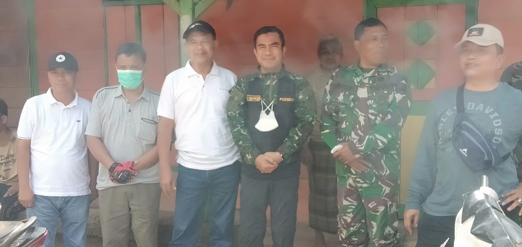 Danramil 07/AKB Dampingi Wakil Bupati Labura Tinjau Lokasi Banjir Sipolongat Julu