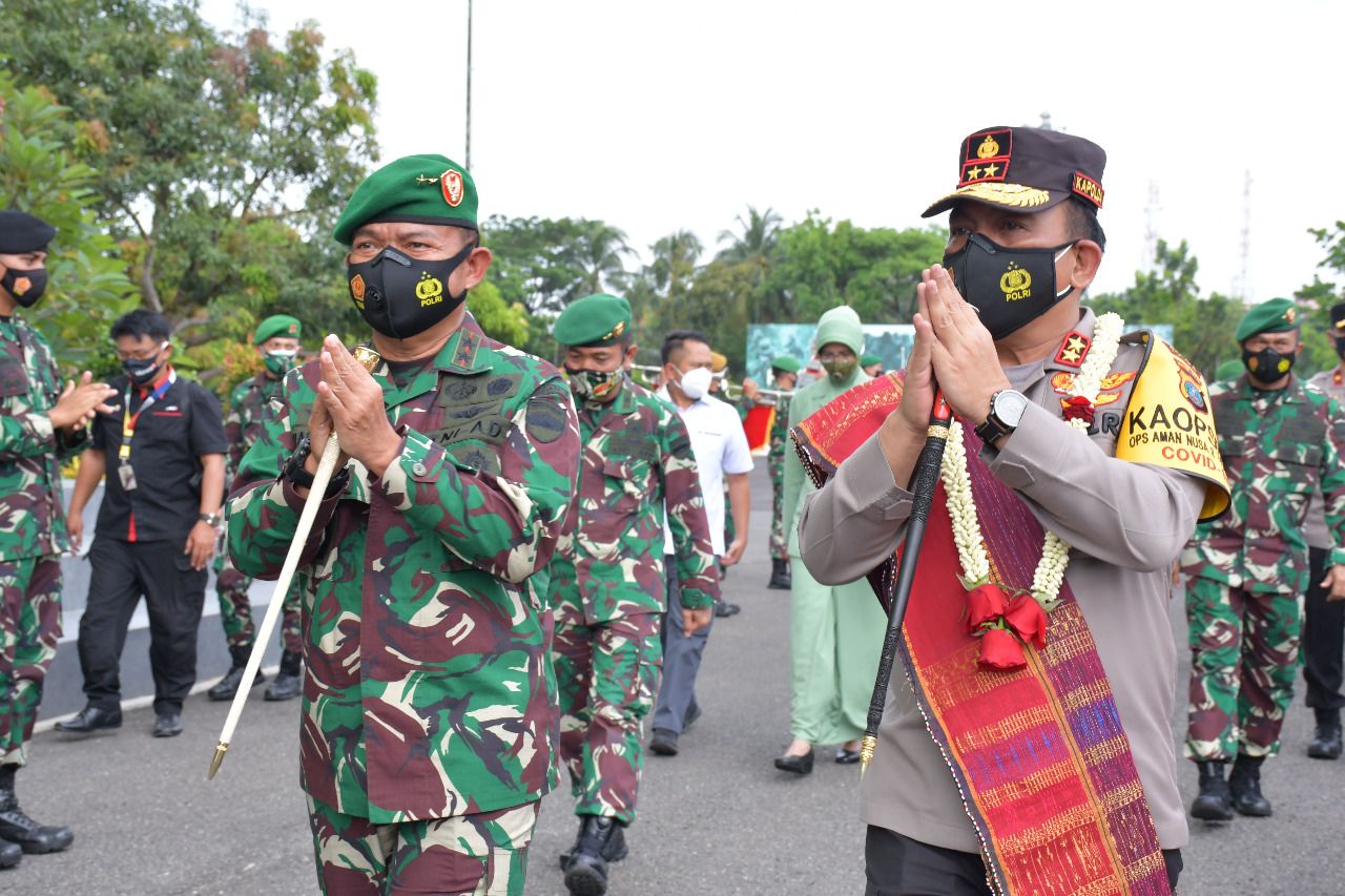 Bukti Sinergitas TNI-Polri, Pangdam I/BB Sambut Kapoldasu dengan Tor-Tor dan Lagu Anak Medan