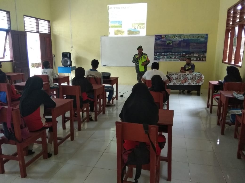 Penyuluhan Dan Sosialisasi Geopark Natuna Ke SMP Negeri 01 Kecamatan Serasan Timur