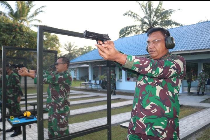 Mengasah Kemampuan Prajurit, Kosekhanudnas III Gelar Latihan Menembak