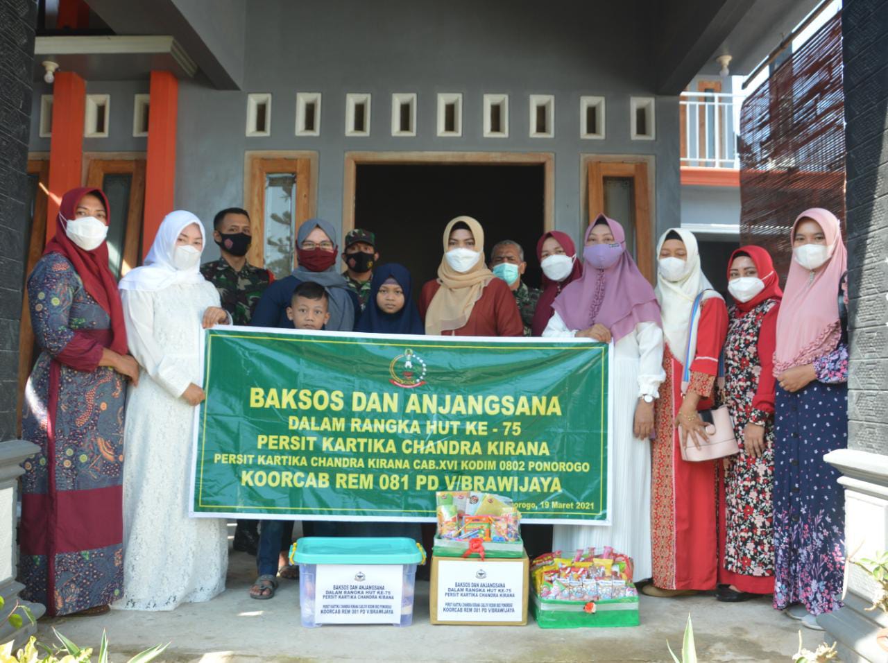 Peringati HUT ke 75 Persit Kartika Chandra Kirana tahun 2021, Persit KCK Cabang XVI Dim Ponorogo Gelar Baksos dan Anjangsana