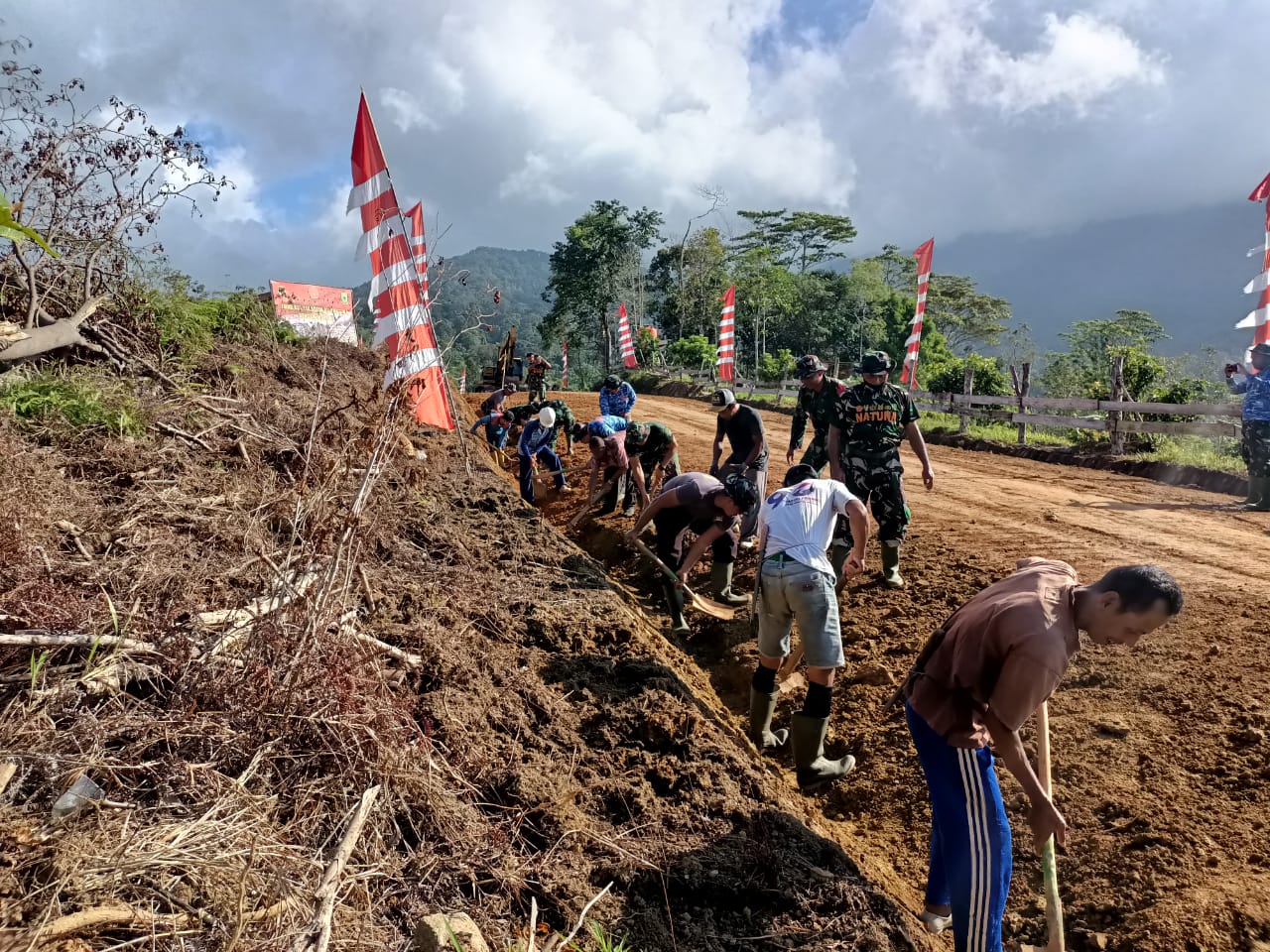 Kompak TNI Bersama Warga Terjalin Di TMMD Ke 110 Kodim 0318/Natuna