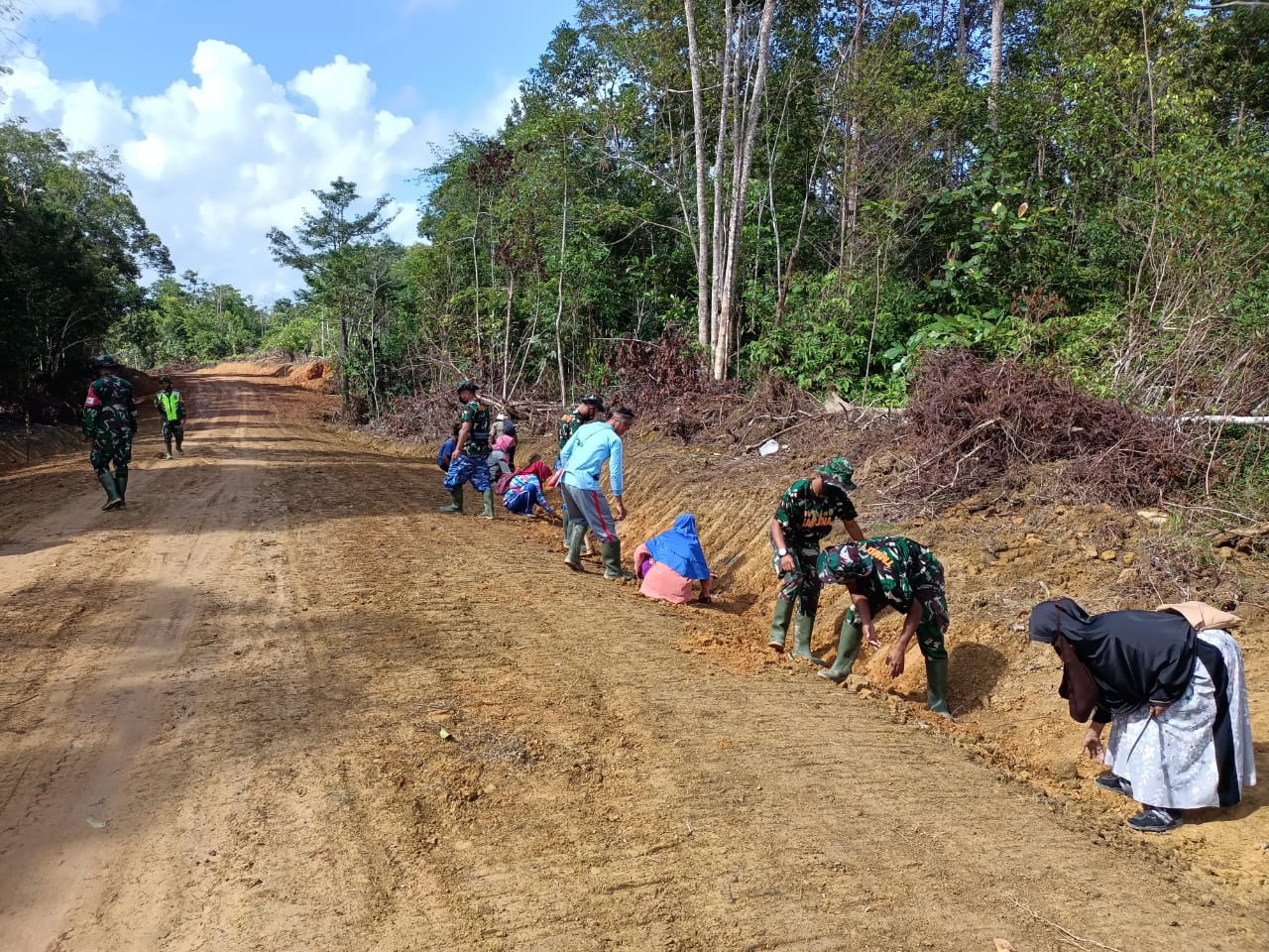 Bersama Rakyat TMMD Sukses, Dari Natuna Untuk Indonesia