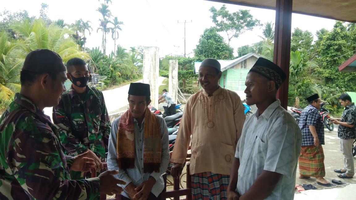 Pererat Silaturahmi, Satgas TMMD Mentawai Komsos Bersama Tokoh Agama