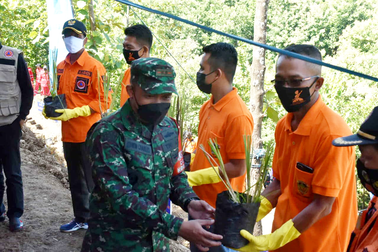 Peringati Hari Air Dunia ke 29, Forkopimda Kabupaten Madiun Laksanakan Mitigasi Bencana Dan Penanaman Sejuta Polybag Akar Wangi