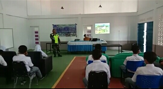 Cerdaskan Anak Bangsa, Sertu Yudi Teguh Berikan Penyuluhan Geopark Natuna