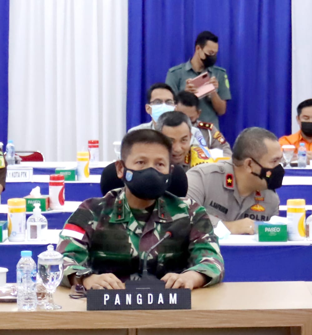 Pangdam XII/Tpr Bersama Kapolda Kalbar Ikuti Launching ETLE