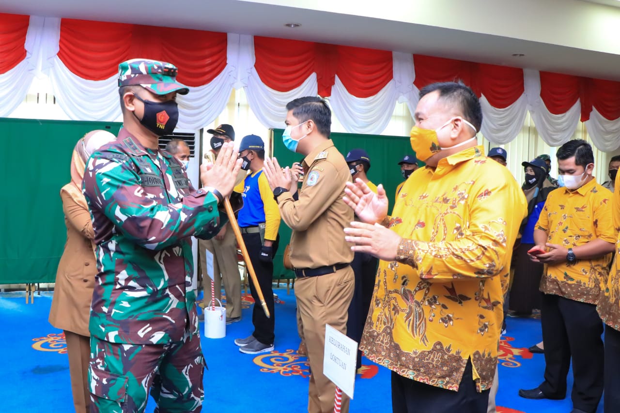 Dandim 0908/Bontang Hadiri Peresmian Posko Covid-19 Tingkat Kelurahan dan Pengukuhan Garda Isoman Se – Kecamatan Bontang Utara