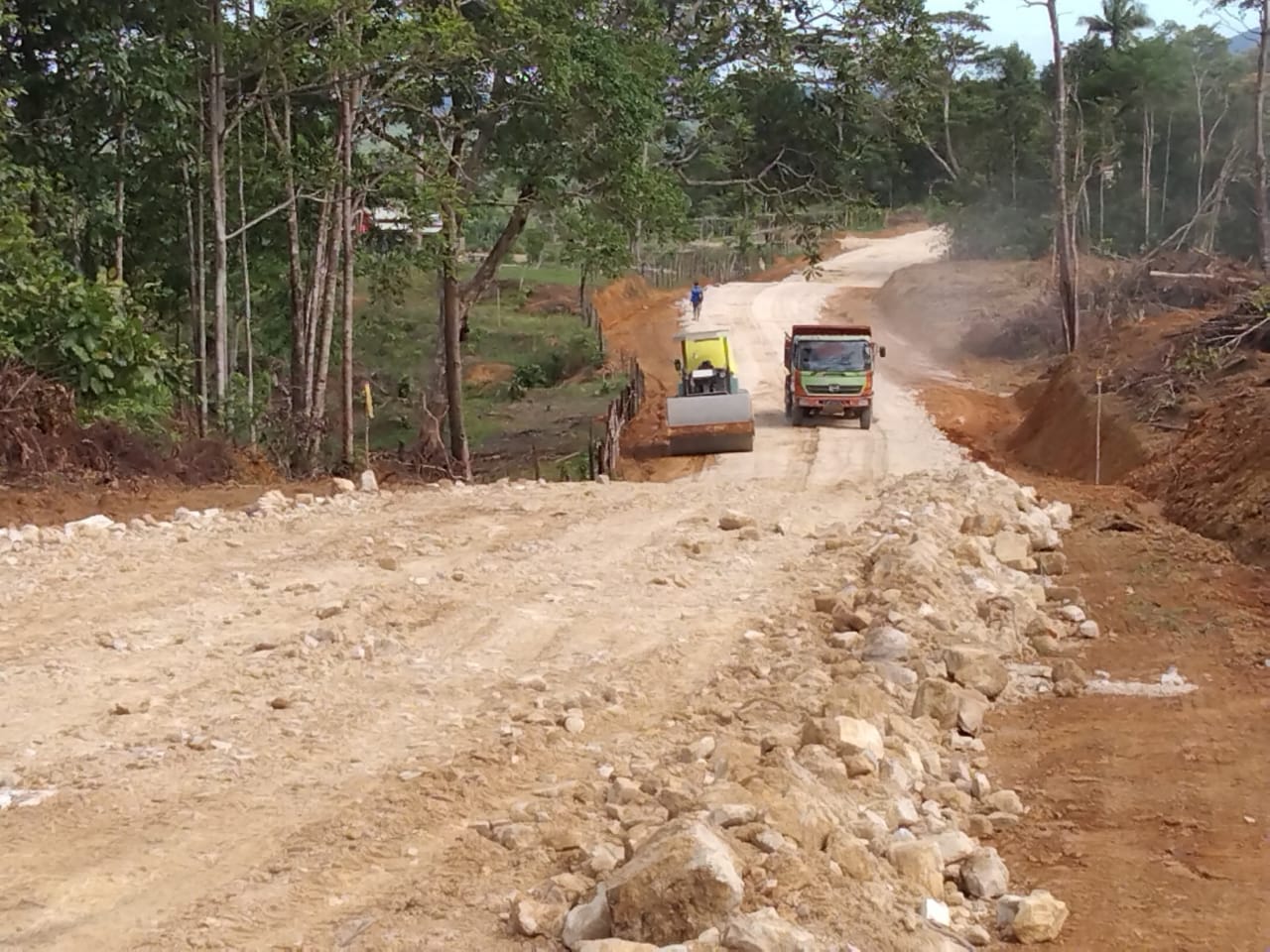 Kalau Tuhan Sudah Berkehendak, Hutanpun Jadi Jalan