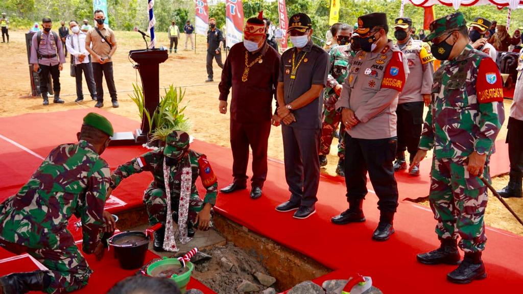 Pangdam XII/Tpr Letakkan Batu Pertama Pembangunan Makodim Puruk Cahu