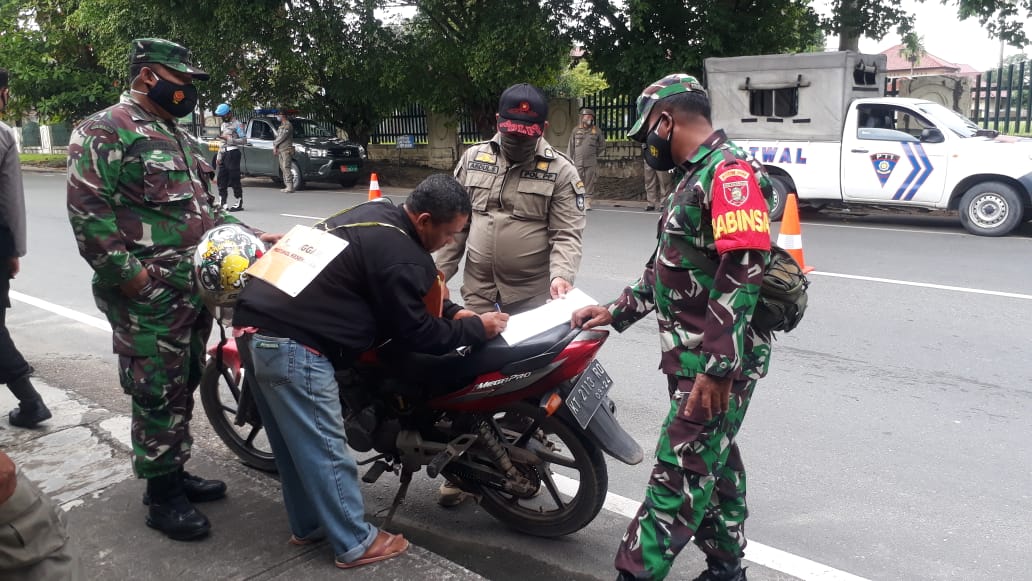 Petugas Gabungan TNI/POLRI dan Satpol PP Terus Bersinergi Laksanakan Operasi Yustisi Penegakan Disiplin Protokol Kesehatan