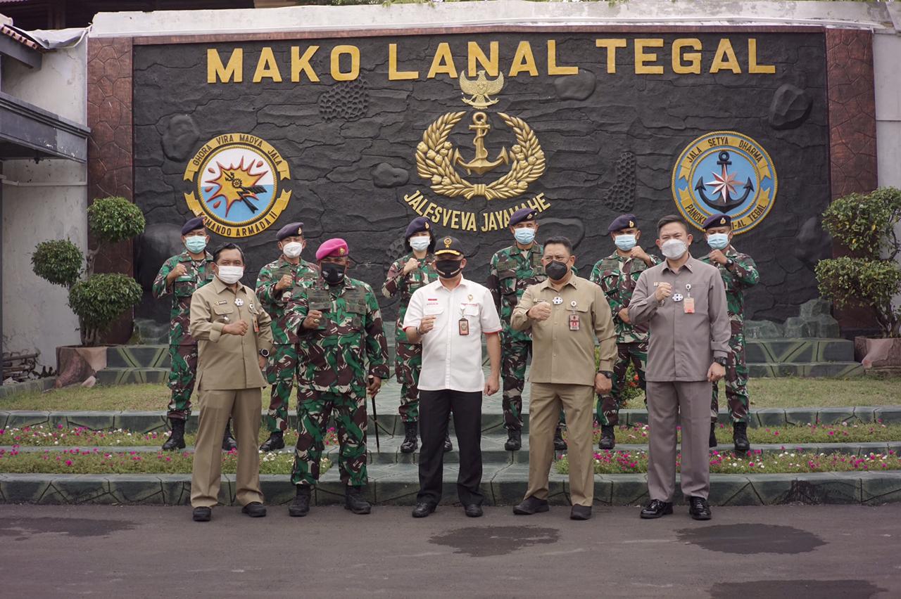 Danlanal Tegal Sambut Kedatangan Tim Kemenko Polhukam RI di Mako Lanal Tegal