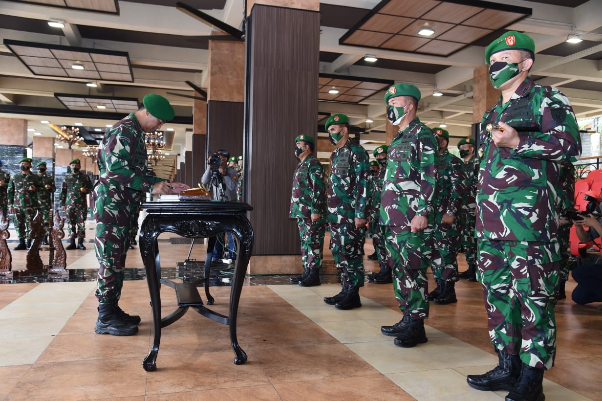 Kasad Pimpin Sertijab Pejabat Utama TNI AD