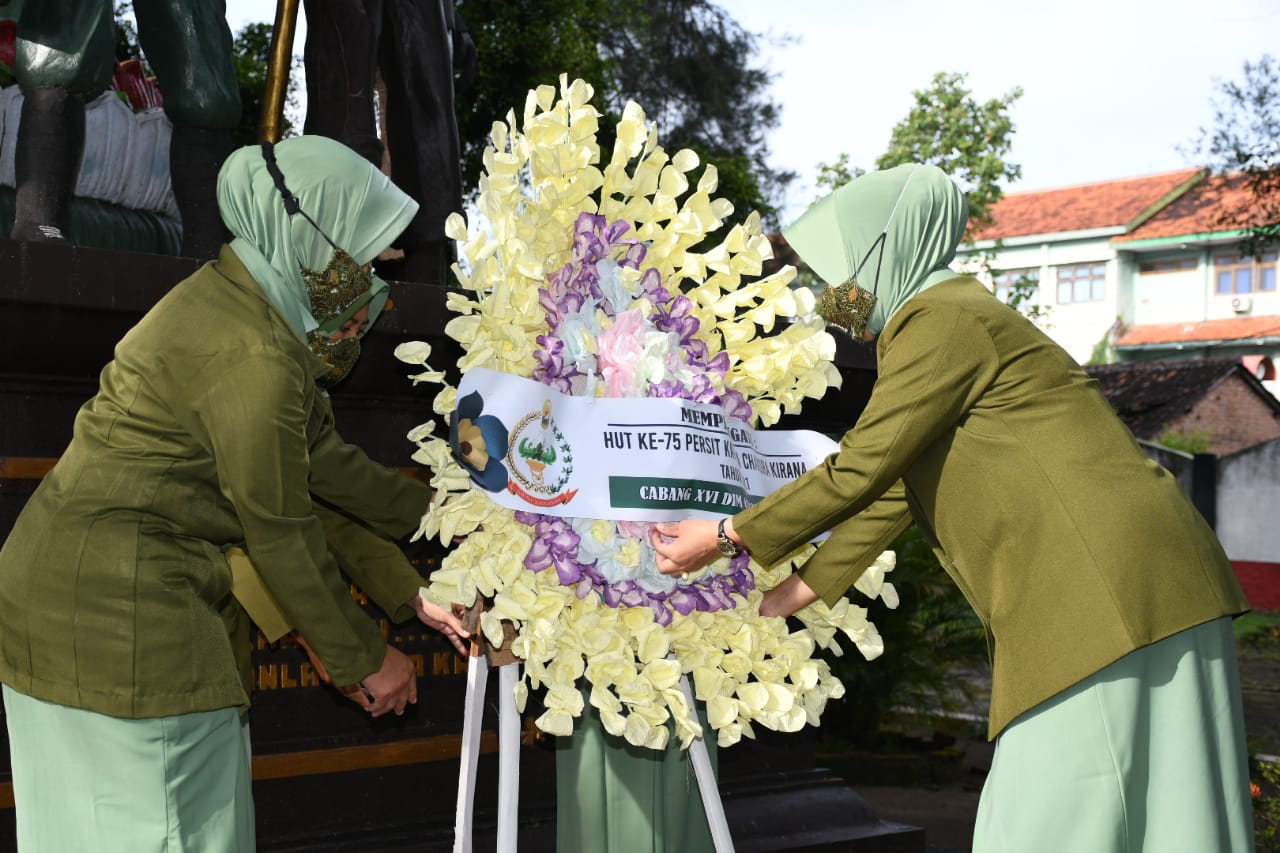 Ketua Persit KCK Cab. XVI Dim Ponorogo Pimpin Ziarah Rombongan Dalam Rangka HUT ke 75 Persit KCK Tahun 2021