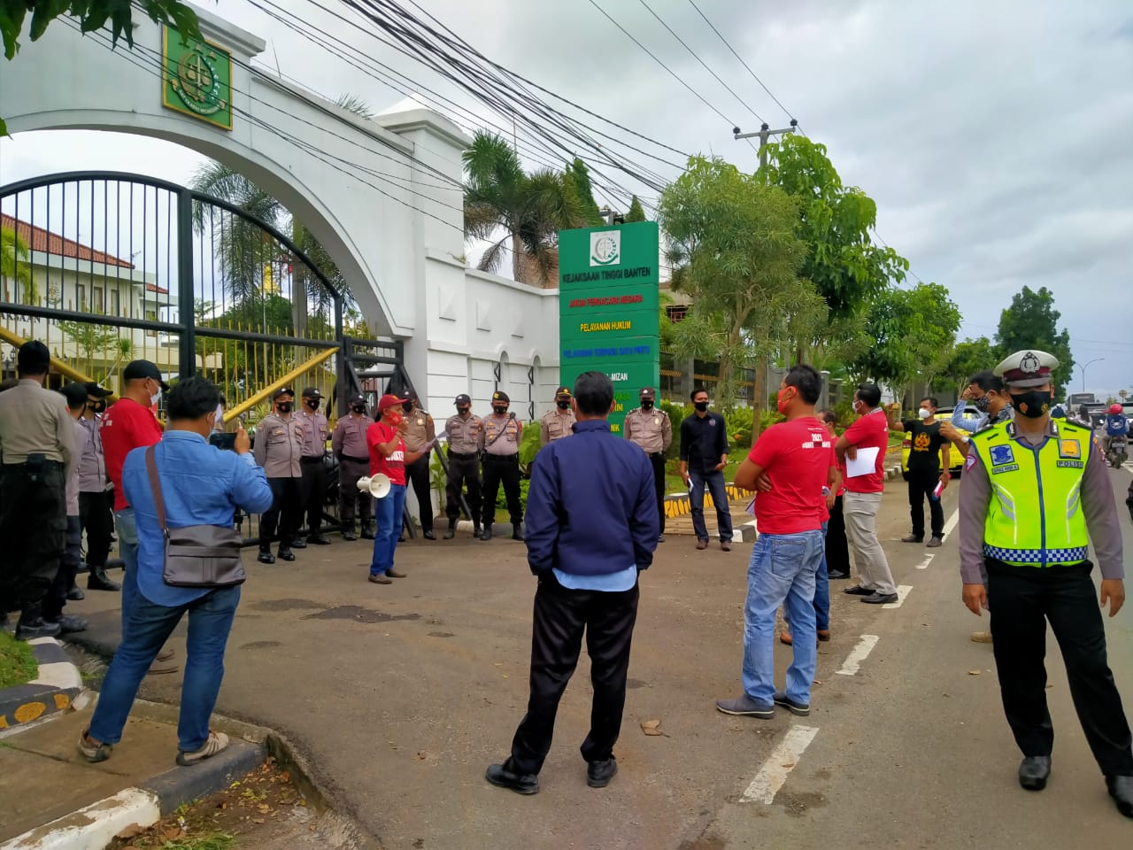 Polres Serang Kota Gelar Pengamanan Aksi Unras Presidium NGO Banten